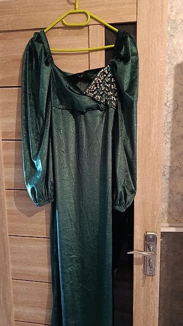 Zümrüd-yaşıl rəngdə gecə/libas - Model: Uzun, döşəmə uzunluqda, dar — 5
