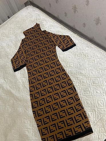 Fendi brendinə aiddir.Stamdartdır və streç materialdır.Yepyenidir
