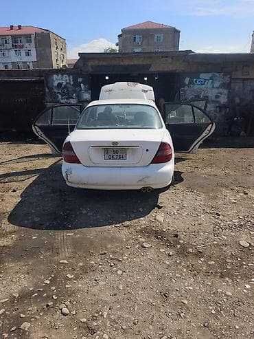 Hyundai Sonata, ağ rəng, sedan gövdə. Texniki xüsusiyyətlər: - Nömrə