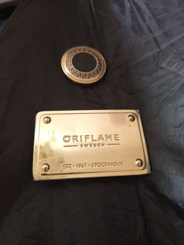 qizil qolbagilar: Oriflame brendinə məxsus yığcam guzgu kimi parlaq loqo, sumkaya — 2