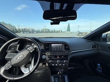 panelerin satisi: Hyundai Elantra sedan - Korpus: gümüş rəng, aqressiv ön panjur və — 8