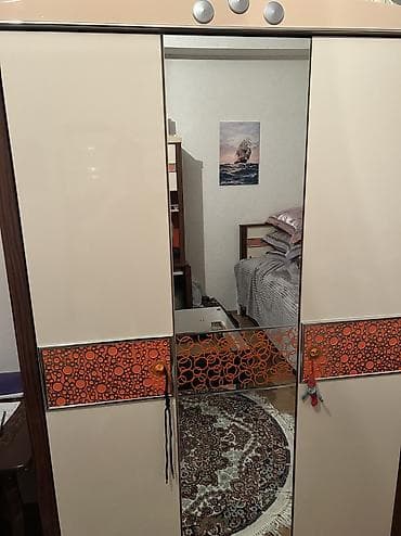 Şkaf qulplarından başqa hər şey tam qaydasındadır az istifadə olunub