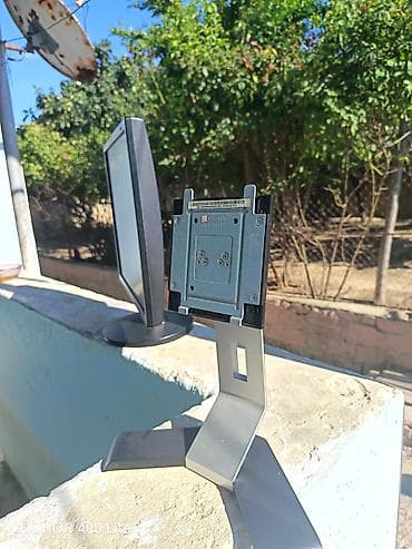 комп: Dell LCD monitor - Brend/model: Dell (etiketdə görünən seriya — 6