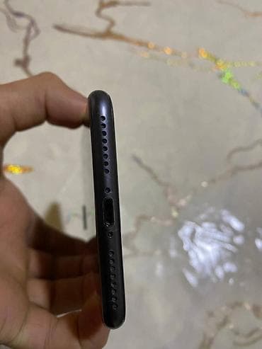 samsung edge 8: IPhone 8 Plus, 128 GB, Qara, Barmaq izi, Simsiz şarj, Face ID — 4