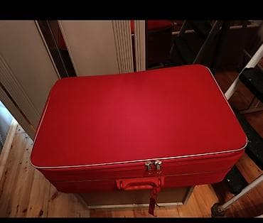 Qırmızı səyahət çamadanı uznu 74sm.eni 50sm.hündürlüyü 23sm - Korpus