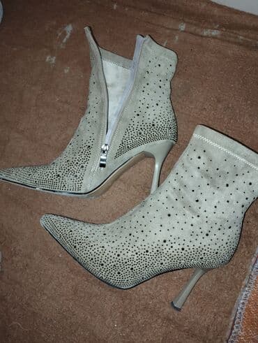 qadın bot: Qadın ayaqqabıları dəsti 1) Zəif bej rəngli süet qısa çəkmələr - — 4