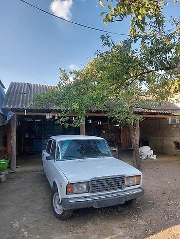 eleyus venera a: Salam Aleykum maşın idiyal vəziyyətdədir Maşın ili:2005 Motor:1.6 — 3