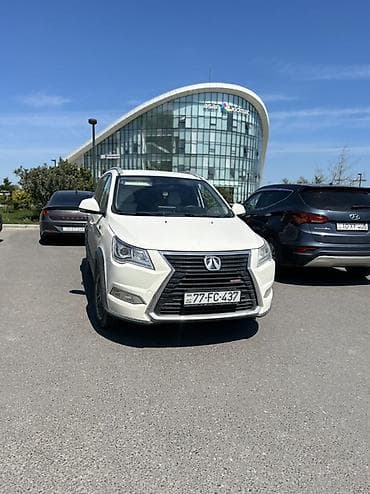 kalina masin: Sifarişle Rayonlara Avtomobil: Ağ rəngli 7 yerlik krossover/SUV — 1