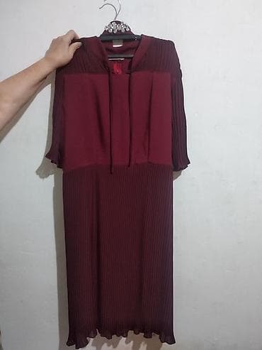 Bordo rəngli uzun paltar - Model: dizən aşağı uzunluqda, rahat kəsim