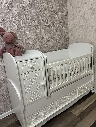 Beşiklər: Oğlan və qız üçün, Dördbucaq, Beşik, Yellənmə mexanizmsiz — 3