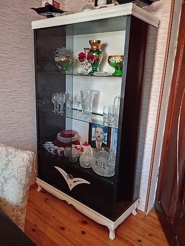 resm desti: Qonaq otağı mebel dəsti Tərkibi: - Geniş güzgülü konsol/komod: üstü — 2