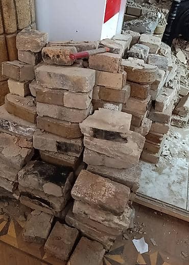 Lesa: Kamin kərpiclər. 200-ə yaxın sağlam kərpic var. kaminin dəmirini də — 2