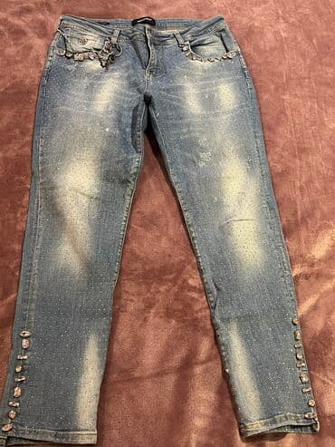 Yenidir.44,46 razmere gedir.110 azn alınıb.boyuk oldugu ucun lalafo.az -da Yenidir.44,46 razmere gedir.110 azn alınıb.boyuk oldugu ucun