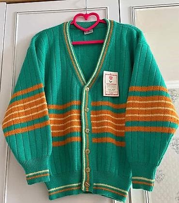 kapşonka koftalar: Jaket razmer: M/L/XL İtalyanindir. Yenidir, etiketi üzerindedir — 2