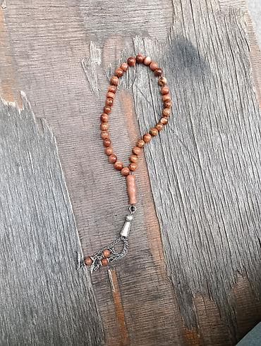 tesbeh: Təsbeh – təbii daşdan, qəhvəyi-qızılı tonlarda - Material: qəhvəyi — 1