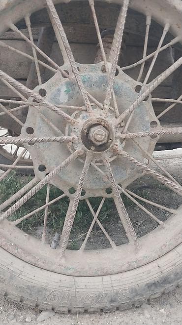 195 45 16: Sovet istehsalı klassik motosiklet yan qoşqu ilə - Model tipajı — 5