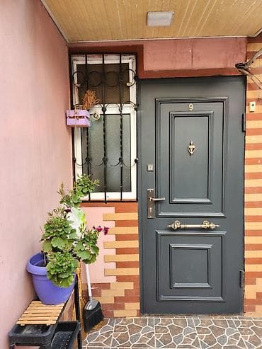 ki̇raye evler: Şəhərin mərkəzində yerləşir. Dəniz kənarı Bulvara 1 dəqiqəlik — 2