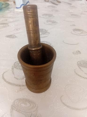 cayni serviz: Bürüncdən hazırlanmış əl dəyirmanı – həvəng və dəstək. Məhsul — 2