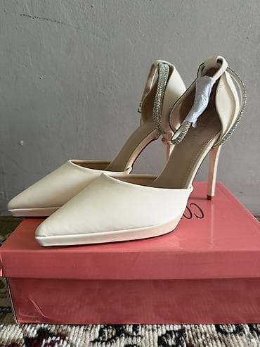 Məhsul: Qadın stiletto ayaqqabısı yenidir - Rəng: krem/ivori tonları — 2