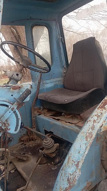 Aksesuarlar və tüninq: Minsk MTZ-80 traktor - Rəng: göy - Kabinli, geniş görünüşlü ön şüşə — 5