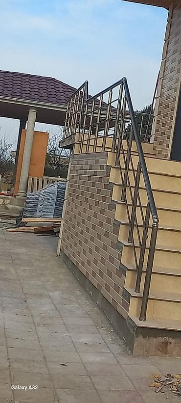 Paslanmayan poladdan (nerj) pilləkən məhəccəri və yan korkuluk sistemi