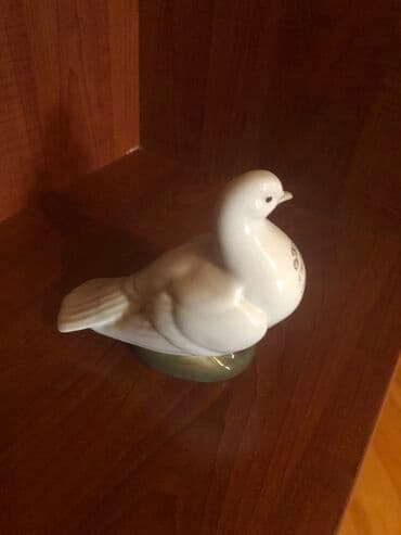 şuşa qalası maketi: Qedimi farfor statuetka — 2