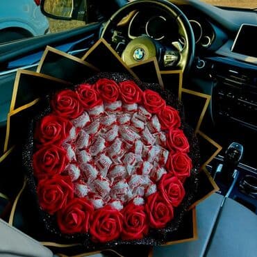 Hədiyyəlik buketlər – şokolad və aksesuar kompozisiyaları - Raffaello