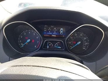şevralit avtomobil: Ford Focus sedan, ağ rəng. - Kuzov: 4 qapılı sedan, aerodinamik qabaq — 7
