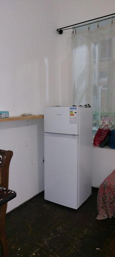 Аренда комнат: 28 may metrosuna 12-13 dq məsafədə yerləşir. 4 otaqlı evdi bir otağı 2 — 2