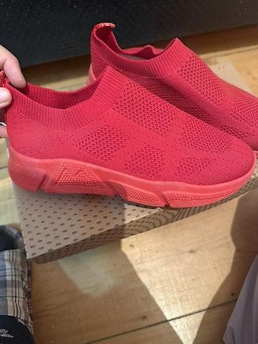 Qırmızı rəngli slip-on krossovkalar - Üst hissə: nəfəsalan lalafo.az -da Qırmızı rəngli slip-on krossovkalar - Üst hissə: nəfəsalan