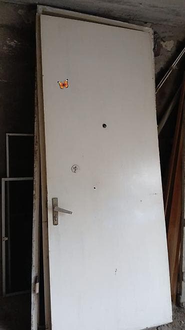 Seyf qapı 135m ölçü 1*2.30sm əlavə ödənişlə çatdirilma var. SAMİRƏ