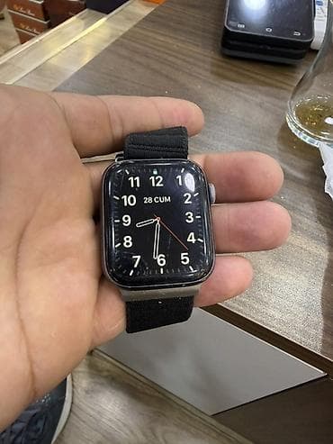 casio saatlar: Apple Watch Series 5 (44 mm) – qara rəng Xüsusiyyətlər: - Korpus — 1