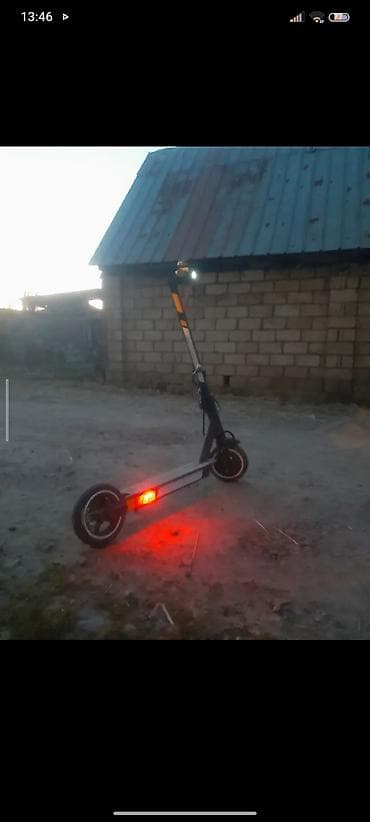 Elektrik skuter - Güclü ön LED fara və arxa/qırmızı yan işıqlandırma
