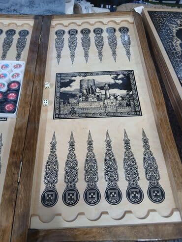 Maskalar, eynəklər: Ağacdan hazırlanmış klassik nərd taxtası dəsti .Das ve zer 3 azn - — 3