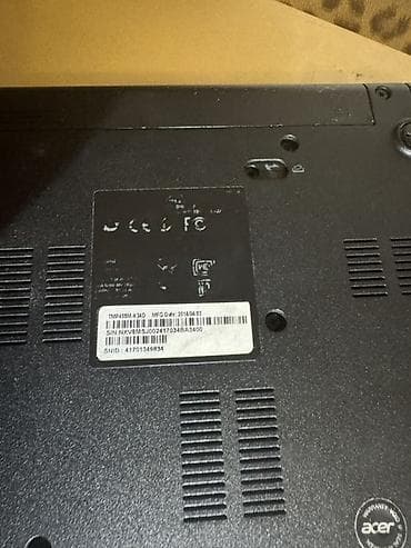 Acer TravelMate P455-M-3404 noutbuk Texniki xüsusiyyətlər: - Ekran — 3