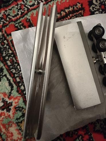 Sürgülü Şüşə qapı üçün yuxarıdan asma mexanizm dəsti Məhsulun lalafo.az -da Sürgülü Şüşə qapı üçün yuxarıdan asma mexanizm dəsti Məhsulun