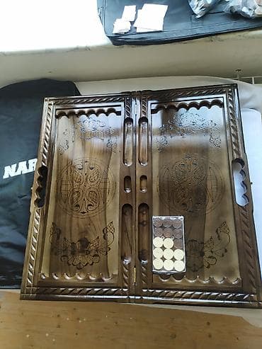 idman alet: Təsvir: Hədiyyəlik əl işi olan qoz ağacından hazırlanmış diplomat — 2