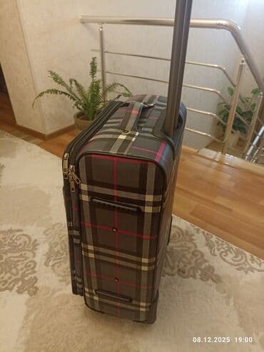 Maskalar, eynəklər: Təkərli səyahət çamadanı - Material: parça (klassik dama naxışlı — 1