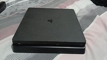 SONY PS4 SLİM OYUN KONSOLU. HEÇ BİR PRABLEMİ YOXDU İÇİNDƏ BAHALI