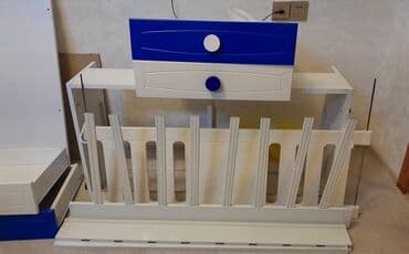 ikinci əl uşaq carpayısı: Oğlan və qız üçün, İşlənmiş, Dördbucaq, Beşik, Matras ilə, Yellənmə mexanizm ilə — 2