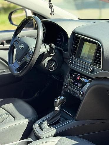 Hyundai Elantra: 1.6 l | 2018 il Sedan — 3