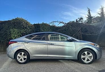 Hyundai Elantra: 1.8 l | 2015 il Sedan