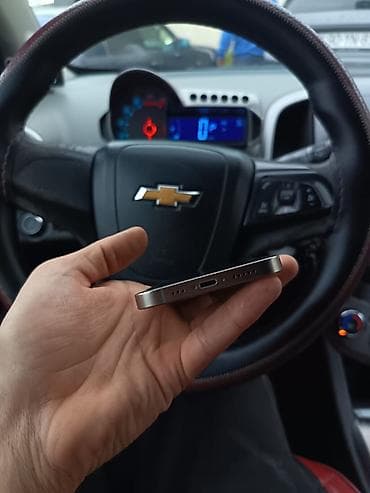 apl: IPhone X, 256 GB, Natural Titanium — 7