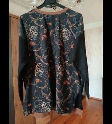 qadın alt geyimi: 1-i,1azn. 
10,ədəddən,aşağı,mal,satılmır.
M,38,(R)
İşlənmiş.
- — 18