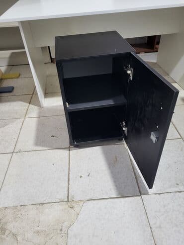 bərbər şkafı: ✅️tunbucka yenidir✅️ hundurluk 65 sm✅️ en ve derinlik 40 sm✅️ unvan — 4