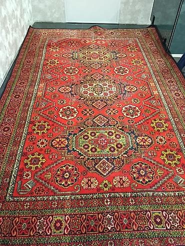 salon isigi: Qırmızı tonlarda klassik naxışlı xalça - Stil: Şərq/Qafqaz üslubunda — 2