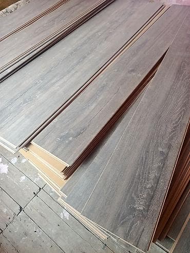 taxta şalban satışı: Laminat 33 kvadrat.Yaxşı vəziyyətdədir.Qiymətdə cuzi endirim — 2