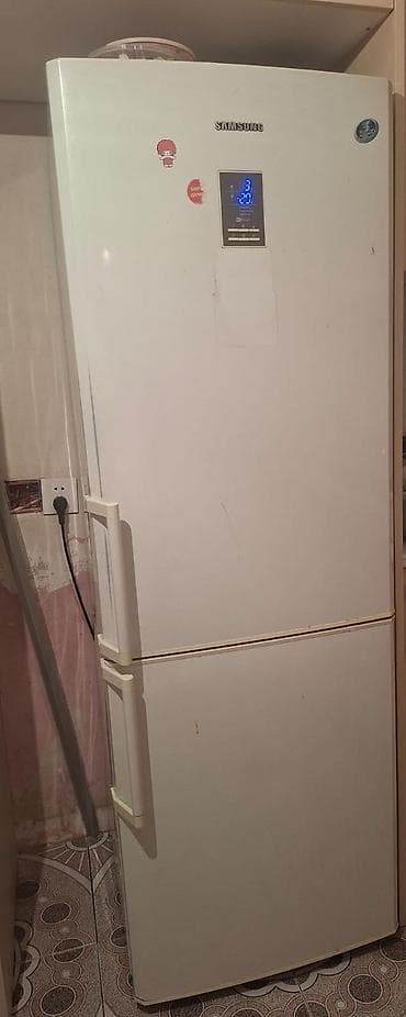 2 qapılı Samsung Soyuducu Satılır, rəng - Ağ