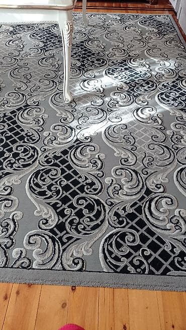 döşeme silen: Gümüş-boz və tünd boz tonlarda, barokko üslublu naxışlara malik xalça — 3