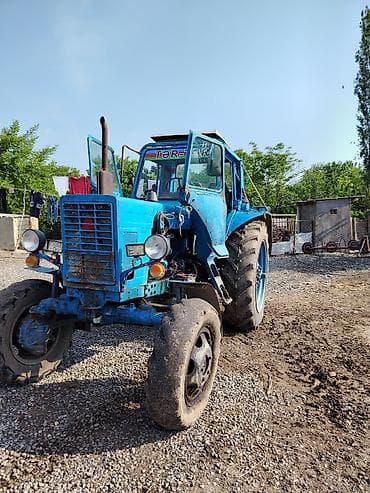 ev masin: Traktor MTZ-50 (mavi, kabinli) - Güclü dizel mühərrik, ön egzoz — 3